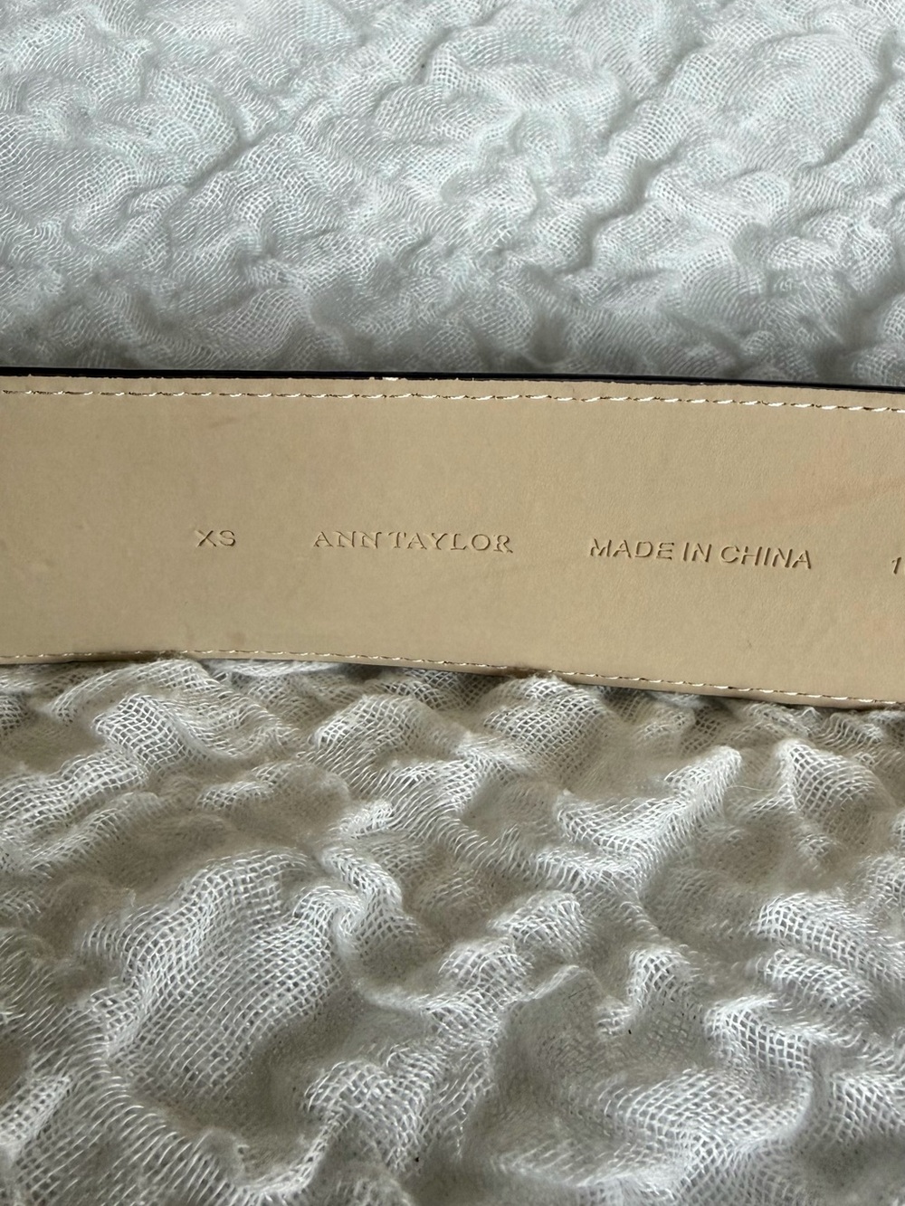 Ann Taylor 100% Leather Belt Gold Buckle with Navy and Cream Accents - Picture 4 of 11